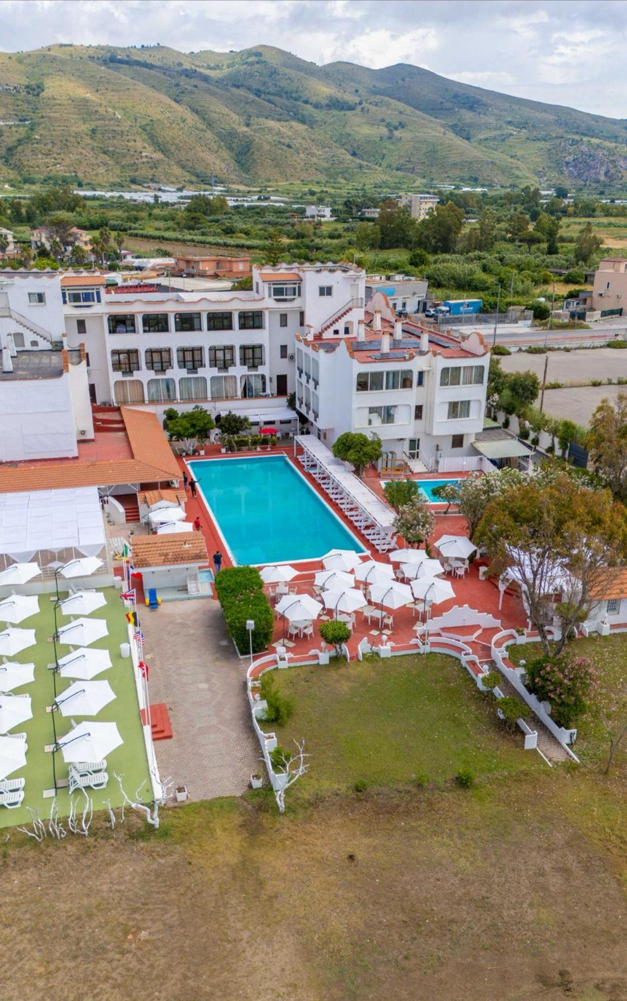International Resort 蒙德拉戈内 外观 照片