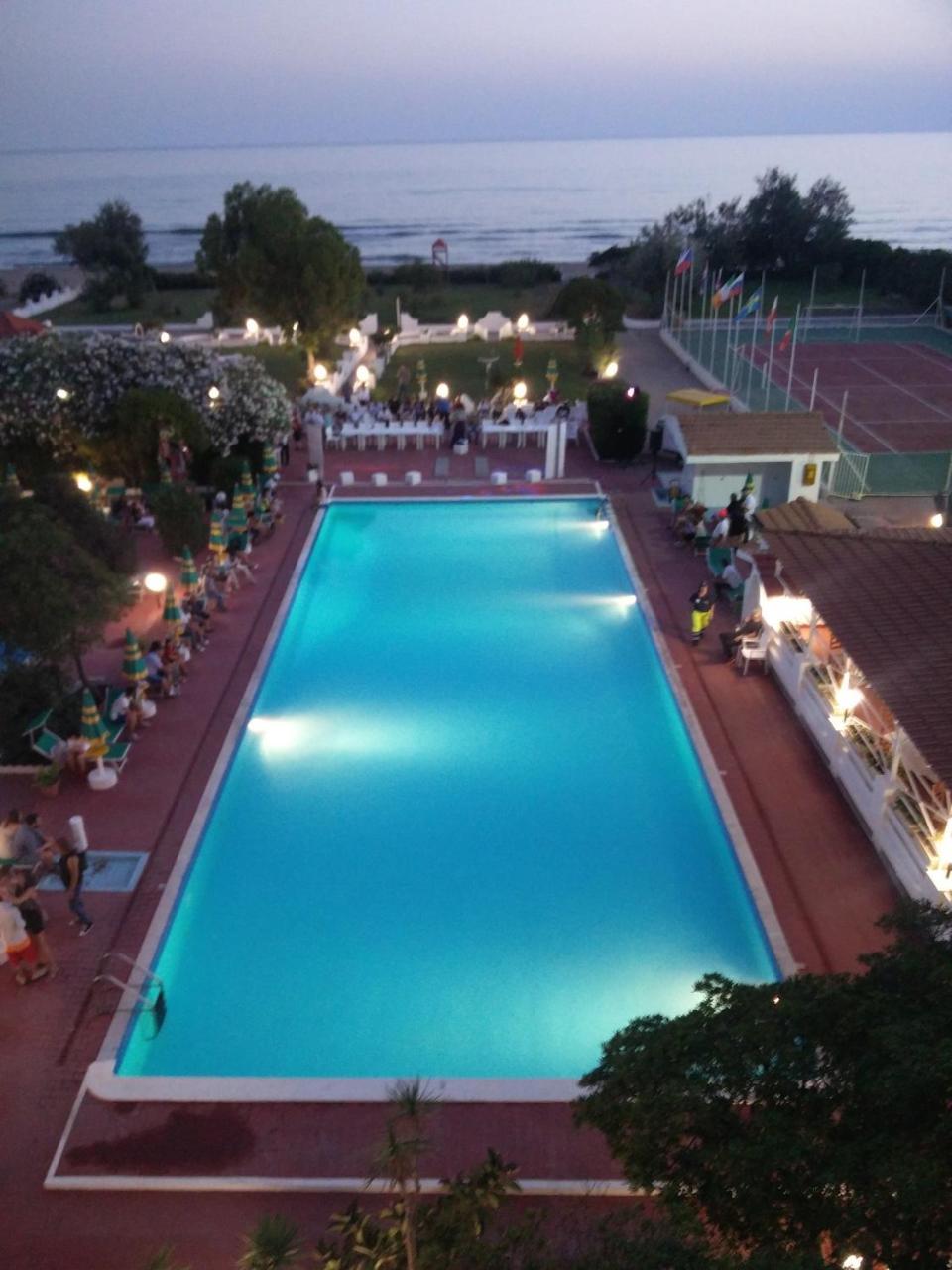 International Resort 蒙德拉戈内 外观 照片