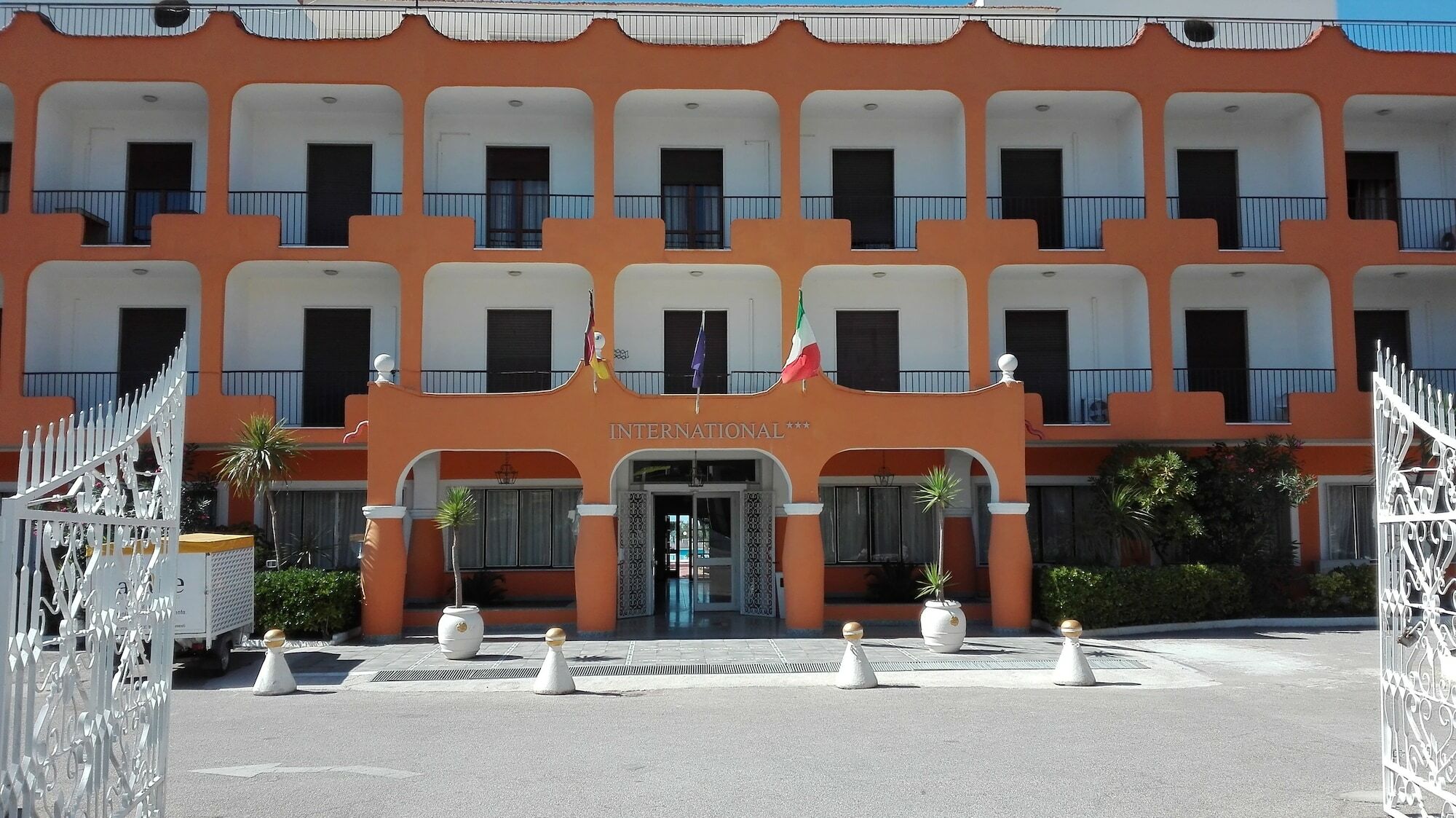 International Resort 蒙德拉戈内 外观 照片